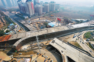 太白路與丈八路立交順利合龍